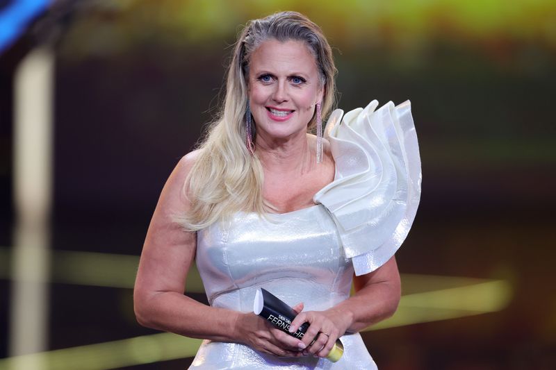 Auch nach den offiziellen Festtagen wirkt Barbara Schöneberger oft noch wie ein Weihnachtsengel.