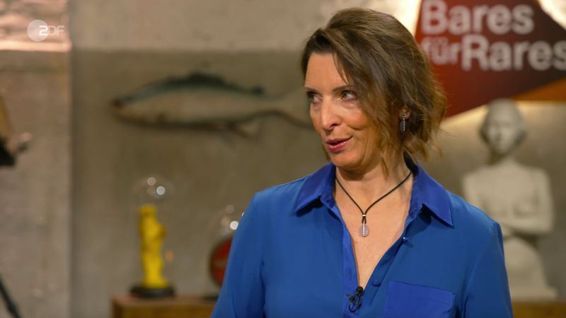 "Oh Gott, wie zuckersüß!" - Nicht nur Horst Lichter fand die niedlichen Tiermotive auf den Manschettenknöpfen und der Krawattennadel faszinierend. "Die sind super", musste ihm auch Wendela Horz zustimmen. "Ich kann meine Begeisterung kaum für mich behalten, die sind so schnuckelig", war der Moderator kaum zu stoppen.