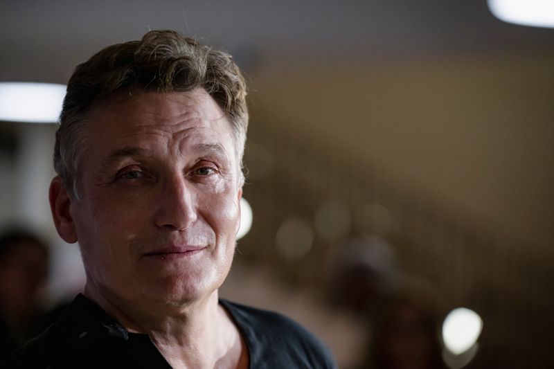 Oliver Masucci spielt die Hauptrolle in der Thrillerserie "Herrhausen - Der Herr des Geldes". Trotz vieler Vorschusslorbeeren verpasste die Produktion eine Auszeichnung bei den Emmys.