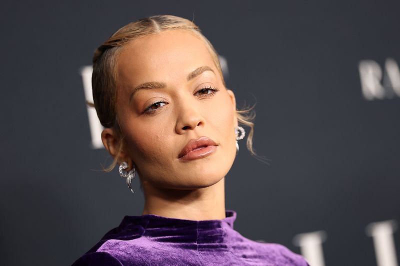 Über 120 Millionen Menschen sind laut des letzten Weltflüchtlingsberichts der Vereinten Nationen auf der Flucht, so viele Menschen wie seit dem Zweiten Weltkrieg nicht mehr. Die Galerie zeigt, dass auch Promis wie Rita Ora (Bild) wissen, wie es ist, die eigene Heimat verlassen zu müssen.  