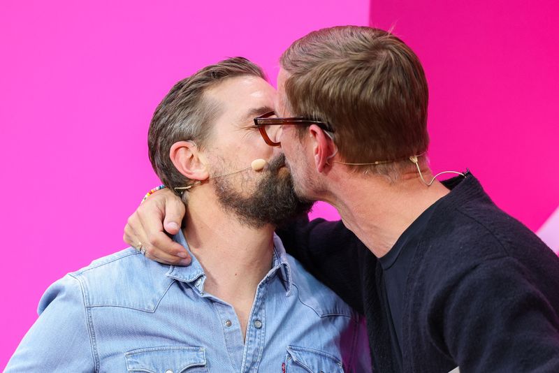 Die enge Freundschaft von Klaas Heufer-Umlauf (links) und Joko Winterscheidt ist auch im Wettkampfmodus unzerbrechlich.