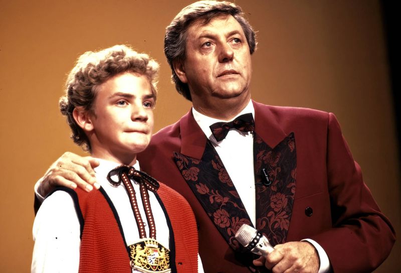 So fing alles an: "Musikantenstadl"-Moderator Karl Moik (rechts) entdeckte Stefan Mross bei einer Hochzeit, schon bald darauf stand der 13-Jährige erstmals auf einer TV-Bühne.
