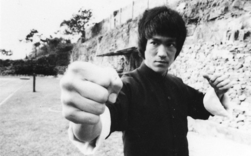 Bruce Lee überlebte die Dreharbeiten von "Der Mann mit der Todeskralle" 1973 nicht. Noch heute wird über die endgültige Todesursache spekuliert.