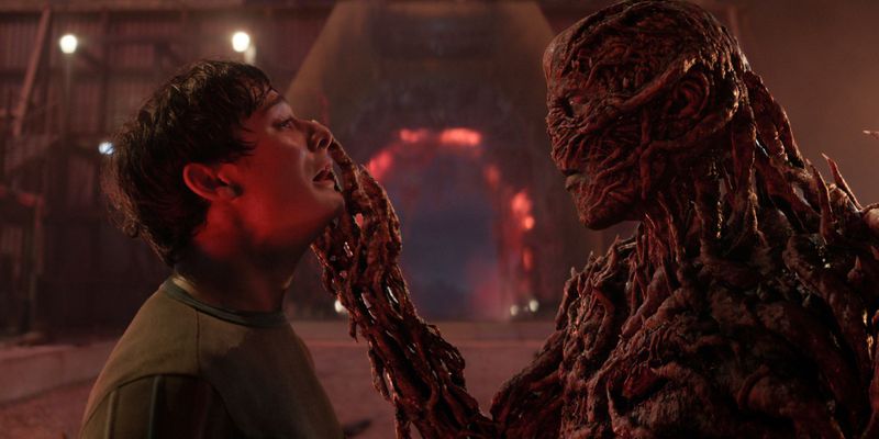 Das Monster fackelt nicht lange: Vecna (Jamie Campbell Bower) bringt Will Byers (Noah Schnapp) erneut in seine Gewalt.