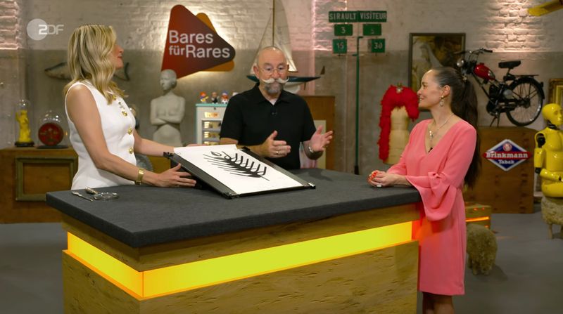 In der Mittwochsausgabe der ZDF-Trödelshow "Bares für Rares" hoffte Eva-Maria auf einen lukrativen Verkauf ihres Kunstobjekts. Die emotionale Verbindung zu dem Stück war groß - doch der Wunschpreis platzte schnell. Und im Händlerraum folgte der nächste Dämpfer ...