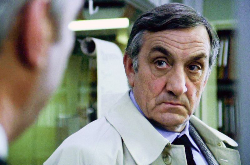 Inspektor Antoine Gallien (Lino Ventura) ermittelt in einem besonders grausamen Mordfall: Zwei achtjährige Mädchen wurden vergewaltigt und getötet.