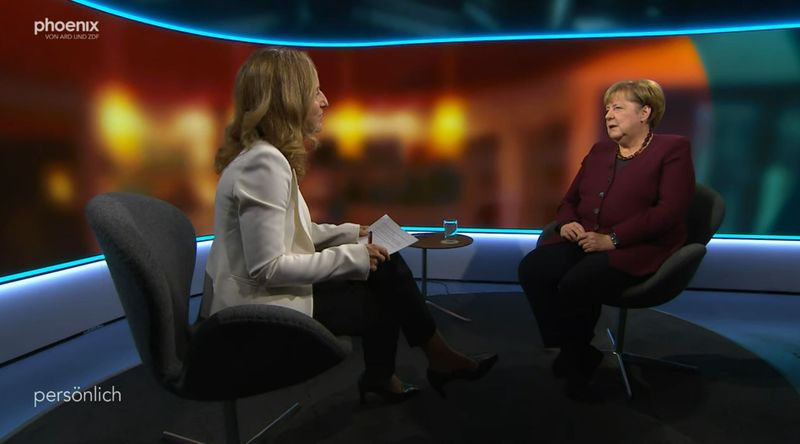 Angela Merkel (rechts) stellte sich bei "phoenix persönlich" den Fragen von Eva Lindenau.