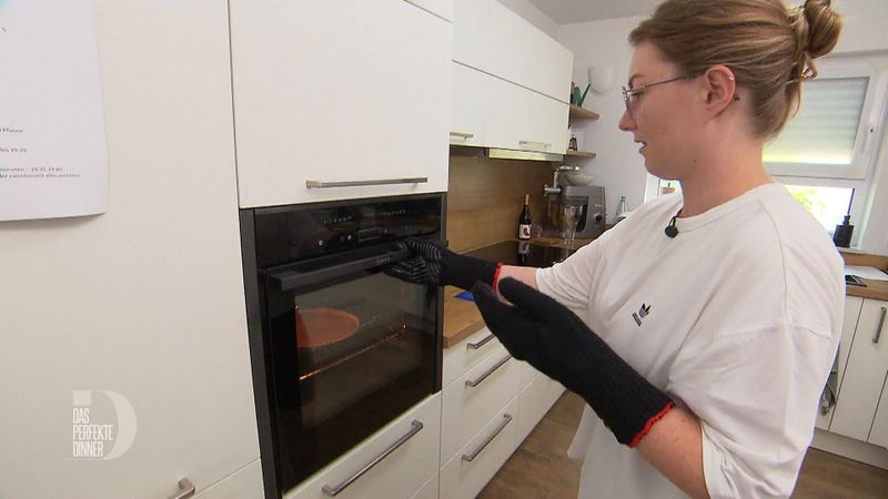 In der Schoko-Tarte verbackt Magdalena echten Trüffelpilz - eine ungewöhnliche Idee.