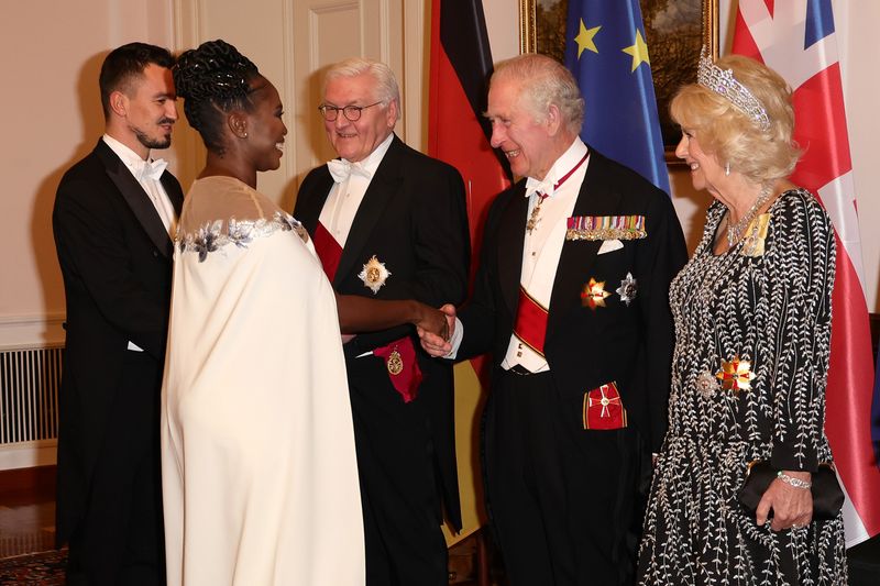 Bereits 2023 traf Motsi Mabuse (Zweite von links) König Charles (Zweiter von rechts) und dessen Ehefrau Camilla.
