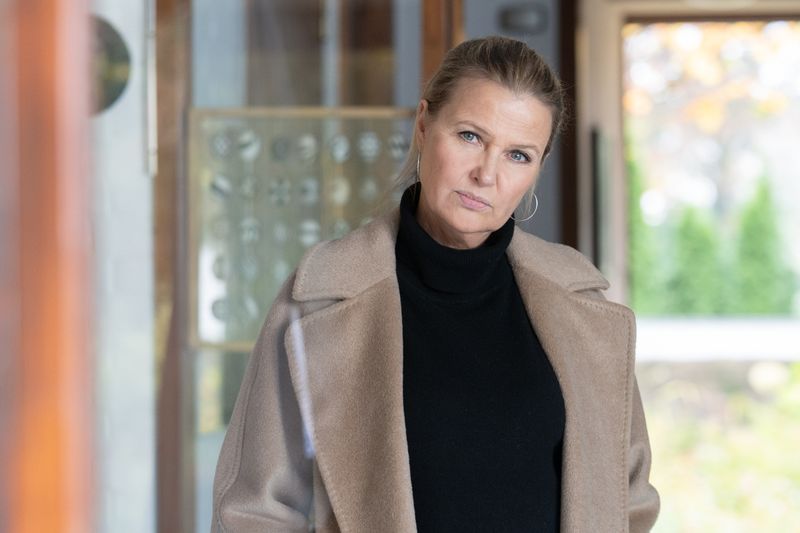 Katharina Böhm (61) ermittelt für die ZDF-Serie "Die Chefin" schon seit 2012 - bald in ihrem 100. Fall ("Schattenkrieger" am Freitag, 16. Januar). Die 16. Staffel startet am Freitag, 2. Januar, um 20.15 Uhr, mit acht neuen Folgen im ZDF.