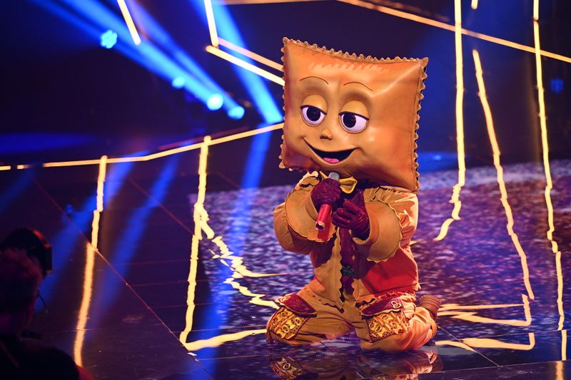 Im Kostüm dürfte aber wohl nicht Dieter Bohlen stecken, dafür aber einer, der ihn bestens kennt: nämlich Pietro Lombardi, so die Vermutung.