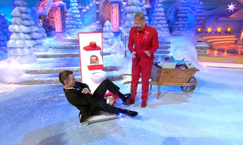 Florian Silbereisen (links) bekommt bei einer Geschenkidee von Ross Antony plötzlich Panik.