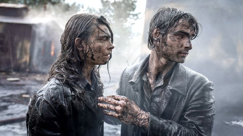 Ein junges Glück, das vor großen Herausforderungen steht: Wird die Liebe zwischen Johanna Lambert (Harriet Herbig-Matten) und Richard (Aaron Hilmer) den Ölboom überstehen?