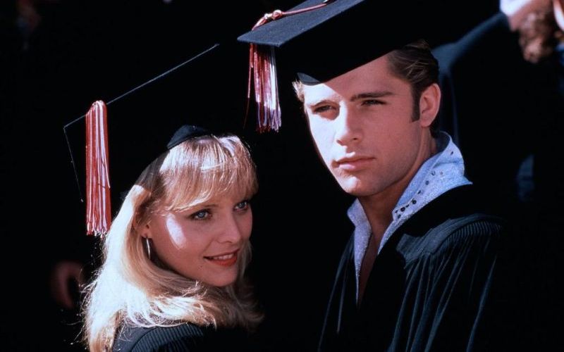 In "Grease 2" spielte Michelle Pfeiffer (neben Maxwell Caulfield) eine ihrer ersten großen Rollen. Von dem Musical distanzierte sie sich später, sie habe den Film "leidenschaftlich gehasst", verriet sie in einem Interview. 