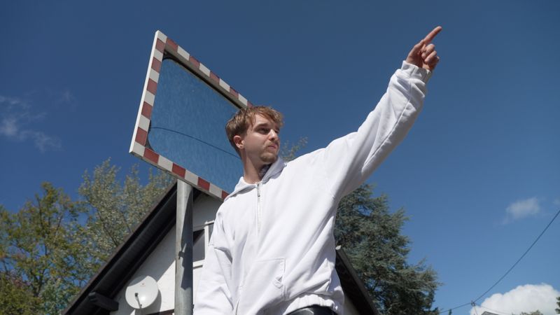 Tim (20) ist seit sechs Monaten ehrenamtlicher Oberbürgermeister seines kleinen Heimatdorfs Eckenroth.