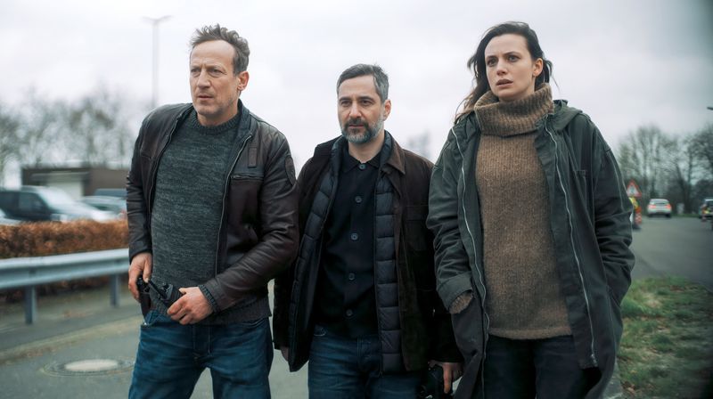 Im doppelten "Tatort: Ein guter Tag / Schwarzer Schnee", der an einem Abend gesendet wird, ermittelt Falke (Wotan Wilke Möhring, links) mit seiner niederländischen Kollegin Lynn de Baer (Gaite Jansen) im deutsch-holländischen Grenzgebiet. Ab sofort fest an Falkes Seite als IT-Spezialist ist Mario Schmitt (Denis Moschitto).