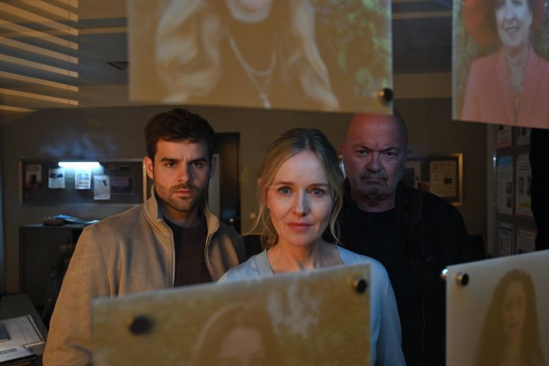 Treibt ein Serienmörder sein Unwesen? Nils Makowski (Lucas Reiber, links), Linett Wachow (Stefanie Stappenbeck) und Otto Garber (Florian Martens) ermitteln in einem rätselhaften Fall.
