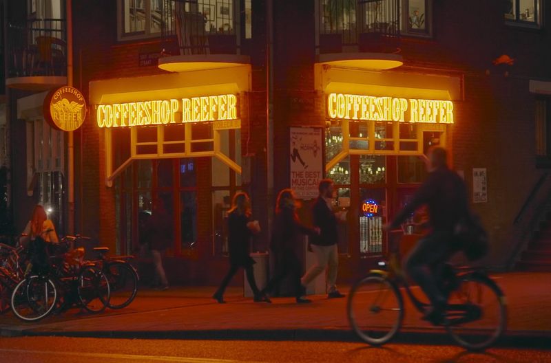 Coffeeshops sollten ursprünglich in Amsterdam den Drogenkonsum regulieren. Doch das Geschäft mit harten Drogen blüht nach wie vor.
