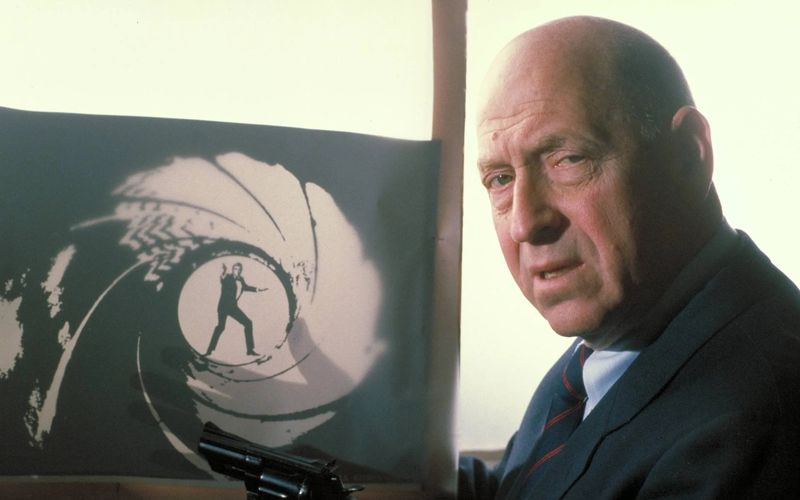 James Bond - das ist mehr als ein Mann und sein Martini. Hinter dem berühmtesten Geheimagenten der Welt stecken Dutzende kreative Köpfe - Autoren, Produzenten, Setdesigner. Anlässlich des 100. Geburtstags von Maurice Binder, der für den berühmten Vorspann verantwortlich war, stellen wir Ihnen die wichtigsten in dieser Galerie vor. 