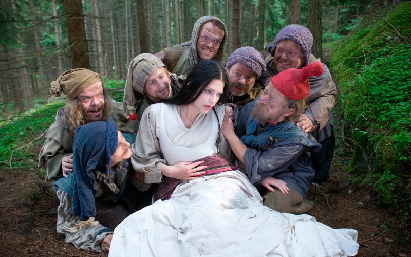 "Schneewittchen" (gespielt von Laura Berlin) zeigt die ARD am zweiten Weihnachtsfeiertag um 10.50 Uhr.