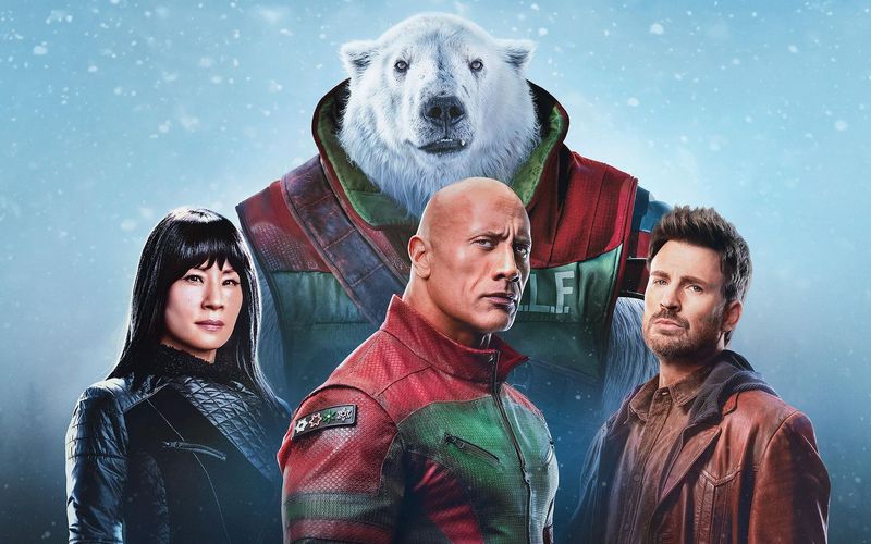 In "Red One: Alarmstufe Weihnachten" leitet Dwayne Johnson (Mitte, mit Lucy Liu und Chris Evans) eine Mission zur Rettung des Weihnachtsmanns.
