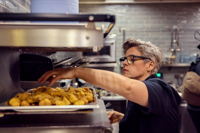 Kandidatin Monika sorgt mit ihrem Verhalten im Finale für Kopfschütteln bei Tim Mälzer.