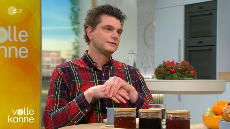 Inzwischen ist Lutz van der Horst bei Politikerinnen und Politikern berüchtigt - sie warnen sich gegenseitig vor ihm und seinem Team.