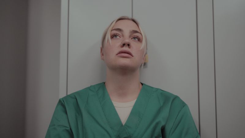 Pflegerin Jenny arbeitet in einem körperlich sehr fordernden Job.
