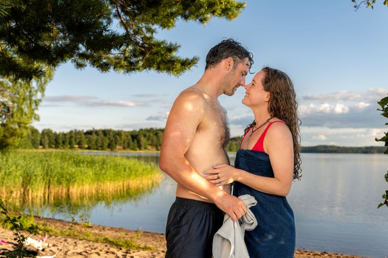 Liebst du mich? - Für Jule (Klara Deutschmann) und Paul (Ferdinand Seebacher) ist das gar keine Frage.
