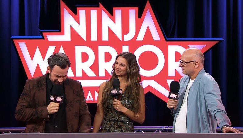 Jan Köppen ging Buschis Abschied wirklich nahe. Er kämpfte erfolglos gegen die Tränen, die Stimme brach. Laura Wontorra musste in die Bresche springen. Buschi motzte gerührt: "Hör auf zu heulen!"