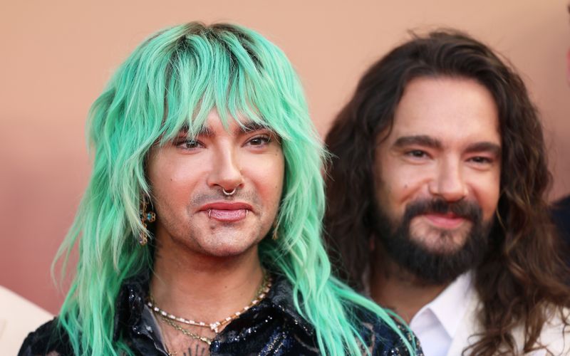 Bill Kaulitz (links) und sein Bruder Tom waren beim Klassentreffen in ihrer alten Grundschule.