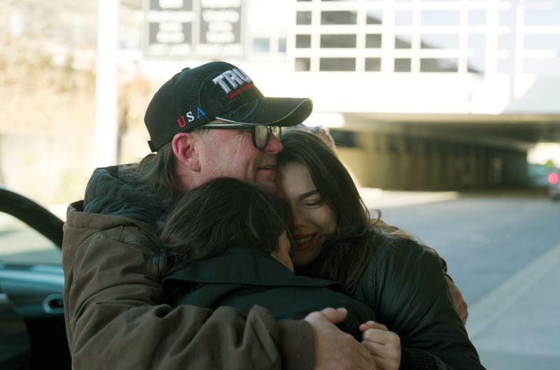 Nach Trumps Wiederwahl werden die Angreifer vom 06. Januar 2021 als treue Patrioten vom Präsidenten begnadigt. Guy war ursprünglich zu siebeneinhalb Jahren Gefängnis verurteilt worden.