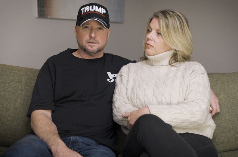 Guy Reffitt mit seiner Frau Nicole, die sich seiner politischen Radikalisierung angeschlossen hat. "Guy hat sich verliebt", so sagt sie - und meint damit Trump.