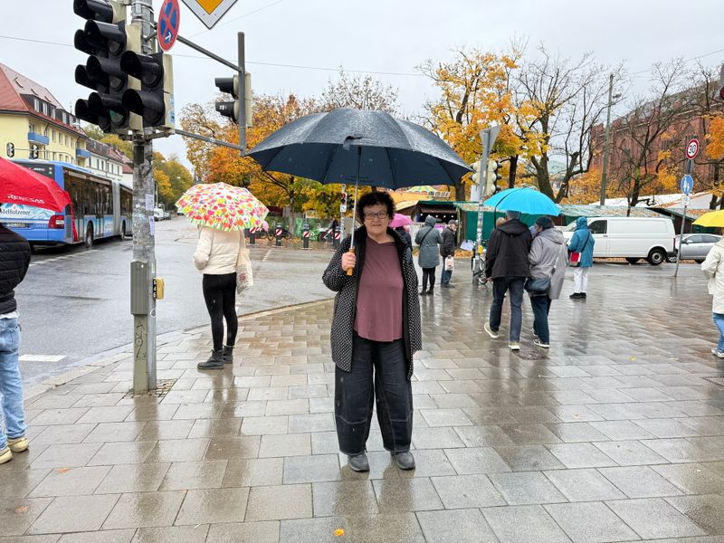 Gisela hat mehr als 35 Jahre Vollzeit gearbeitet. Dennoch reicht ihre Rente hinten und vorne nicht.