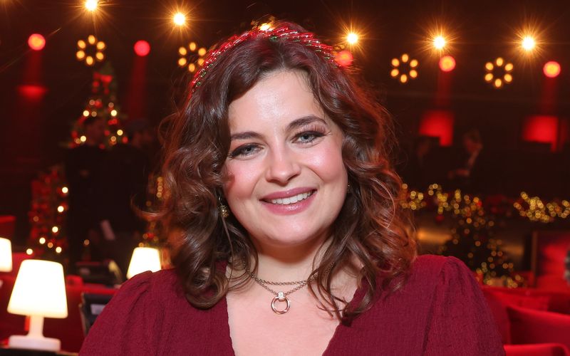 Ronja Forcher ist in der ZDF-Serie "Der Bergdoktor" erwachsen geworden. "Es war durchaus oft sehr herausfordernd", erzählt sie bei einem Blick hinter die Kulissen der Erfolgsshow.