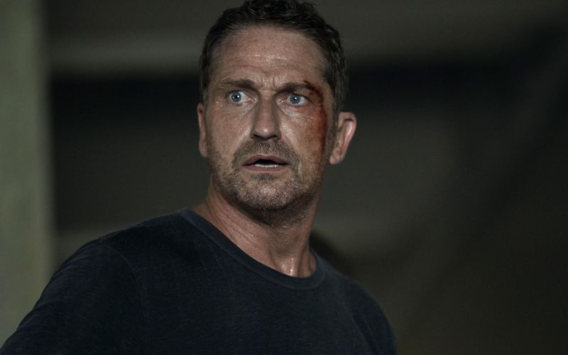 Gerard trug bei den Dreharbeiten zu "Plane" einige heftige Blessuren davon - darunter auch Verätzungen mit Phosphorsäure.