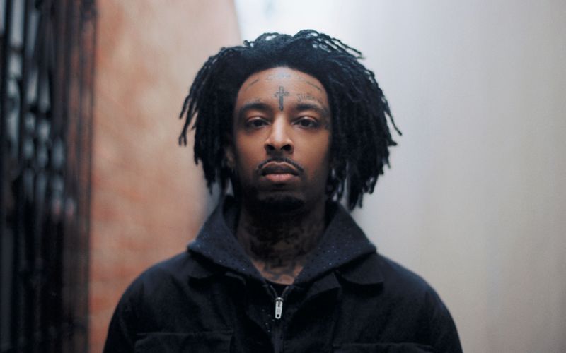 Als wohl letztes großes HipHop-Highlight des Jahres hat 21 Savage überraschend sein neues Album "What Happened To The Streets?" veröffentlicht.