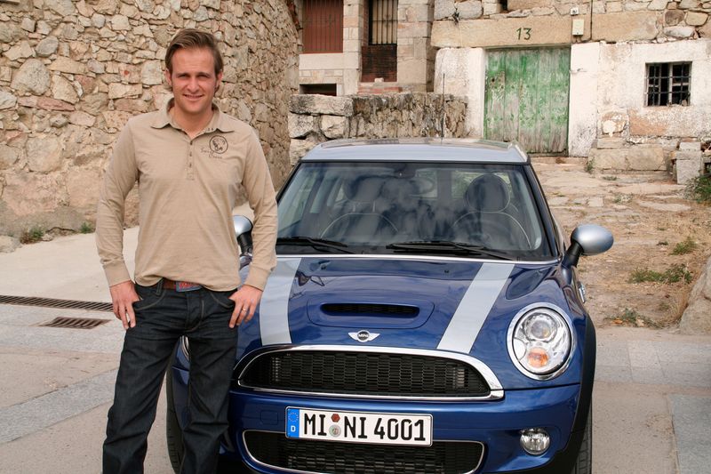 Es muss nicht immer ein Sportwagen sein: "Grip" Moderator Matthias Malmedie mit einem Mini.