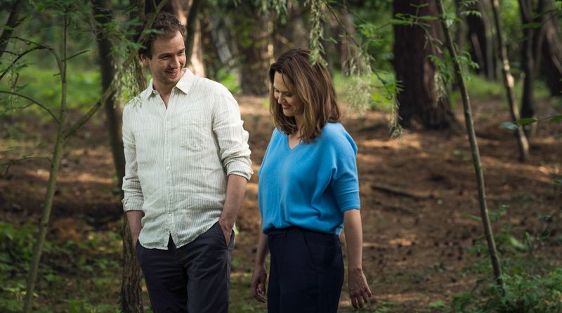 Julia (Emily Cox) und ihr Exmann Jan (Jan Krauter) lieben sich noch immer. Können sie noch einmal von vorne anfangen?