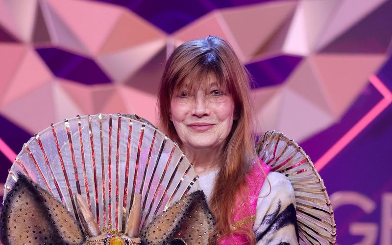 Sie vertrat Deutschland beim Eurovision Song Contest insgesamt dreimal: Dass Katja Ebstein 1945 als Karin Ilse Witkiewicz im niederschlesischen Girlachsdorf (im heutigen Polen) geboren wurde, wissen wohl nur die wenigsten. Ebenso, dass sie ihren Mädchennamen änderte, nachdem sie 1979 den Regisseur Klaus Überall (1924-2008) ehelichte. Mit bürlichem Namen heißt Ebstein also: Karin Ilse Überall.