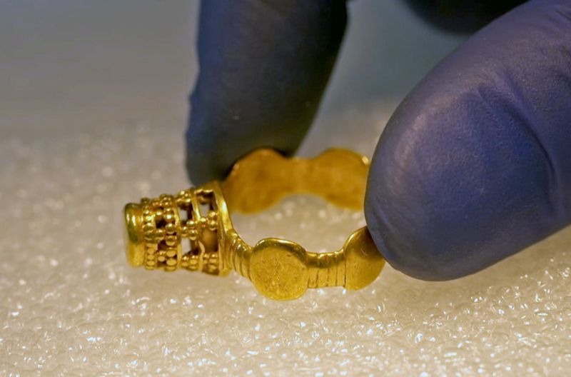 Archäologische Funde aus dem Kolosseum wie dieser Goldring dokumentieren den Wohlstand im Römischen Reich.
