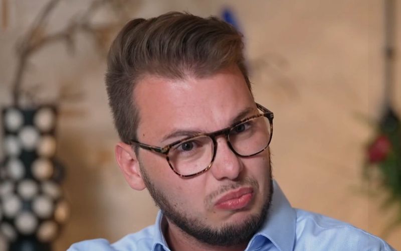 Julian ist geschockt von der neuen Erkenntnis. 