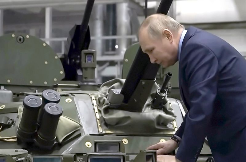 Russlands Präsident Wladimir Putin überwacht jederzeit die russische Waffenproduktion. Wenn etwas nicht funktioniert, werden die Verantwortlichen auch schon mal vor Gericht gestellt.