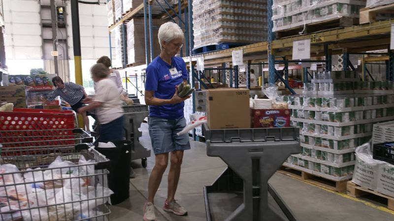 Lebensmittelausgabe in Bennett, North Carolina: Viele Amerikaner könen sich die teuren Lebensmittel nicht mehr leisten.