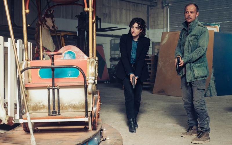 Ihr zweiter gemeinsamer Einsatz führt Mara Eisler (Anna Werner Friedmann) und Micha Oberländer (Matthias Koeberlin) auf den Bregenzer Jahrmarkt. 