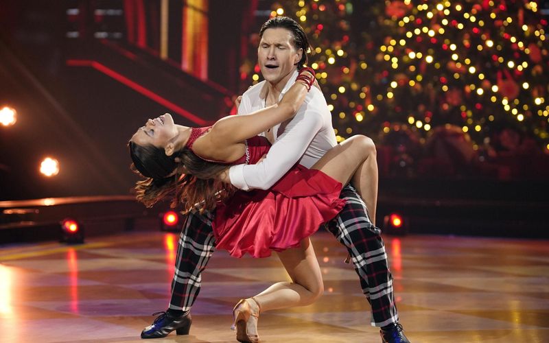 Was für ein Cha Cha Cha: Nach dem Tanz von Vaneassa Mai und Evgeny Vinokurov war die "Let's Dance"-Jury völlig aus dem Häuschen. Für den Sieg reichte es trotzdem nicht.
