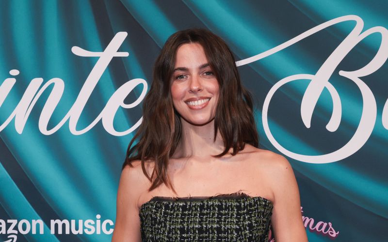 Vanessa Mai (Bild) erlitt 2018 eine schwere Rückenverletzung. Unter den Folgen leidet die Schlagersängerin bis heute, wie sie im gemeinsamen Podcast mit Lola Weippert erzählte.