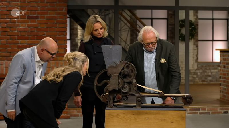 Diese Rarität zog die Aufmerksamkeit des "Bares für Rares"-Händlerteams auf sich. Deren einstimmige Meinung: "Das ist doch genial!" Nur wer schnappte sich das kuriose Objekt?
