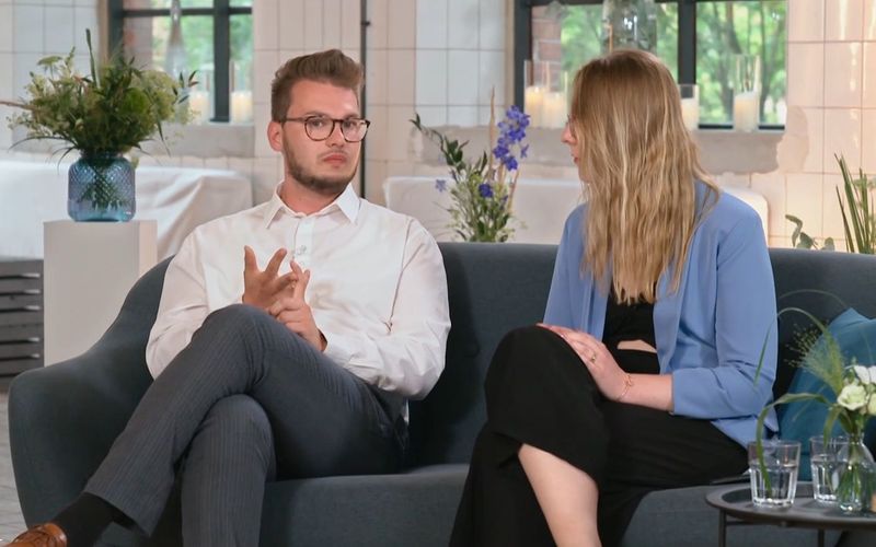 Julian versuchte Julia zu erklären, warum er so enttäuscht ist.