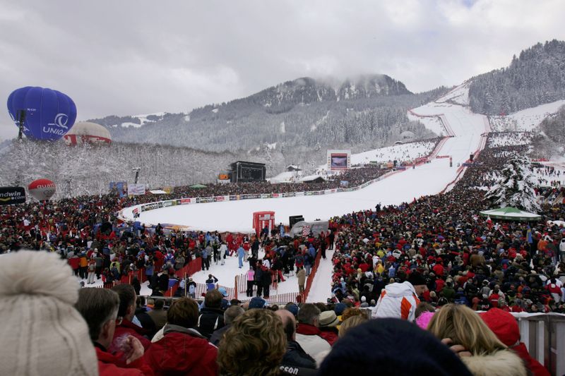 Großer Zirkus beim wohl größten Ski-Rennen der Welt: die Weltcup-Abfahrt in Kitzbühel ist ein Ereignis von Weltrang.